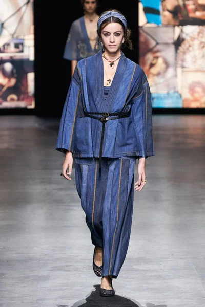 Look 30